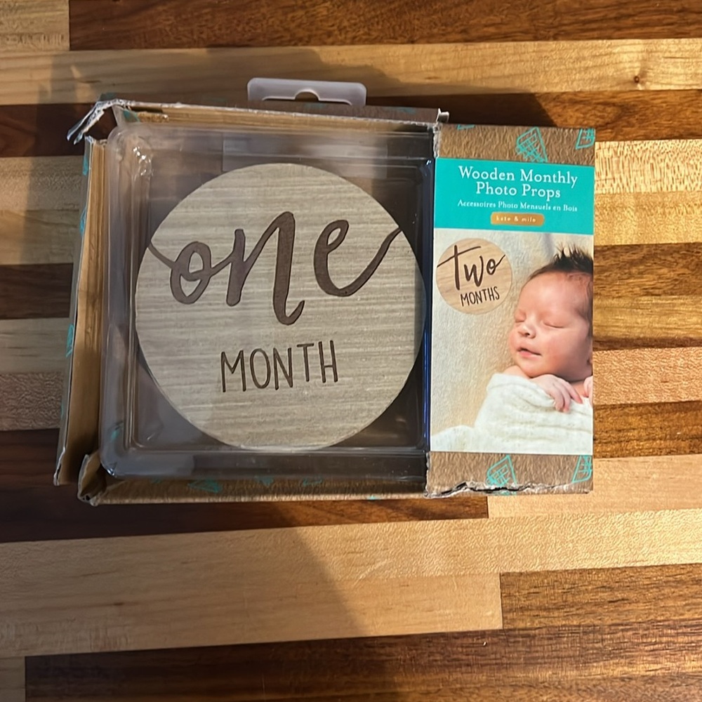 Wooden Monthly Photo Props - Picture 1 of 3